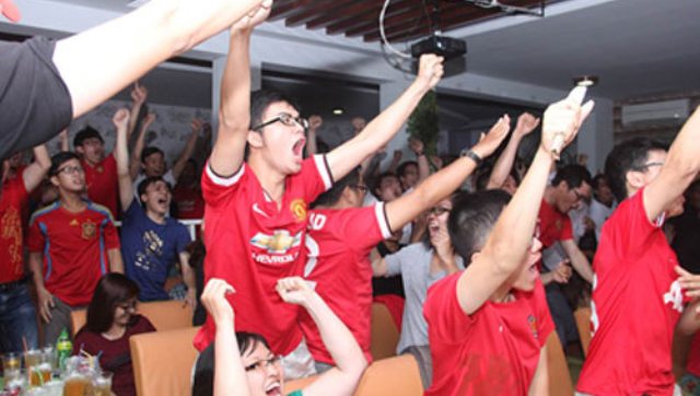 VIDEO: Fan MU tại HCM nhảy múa ăn mừng chiến thắng của 'Quỷ đỏ'