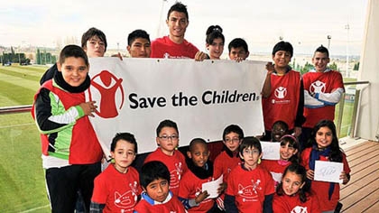 Ronaldo khiến hàng ngàn trái tim nạn nhân động đất Nepal rung động
