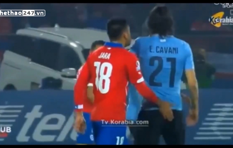 VIDEO: Gonzalo Jara - Cầu thủ với sở thích 'check hàng' đối thủ