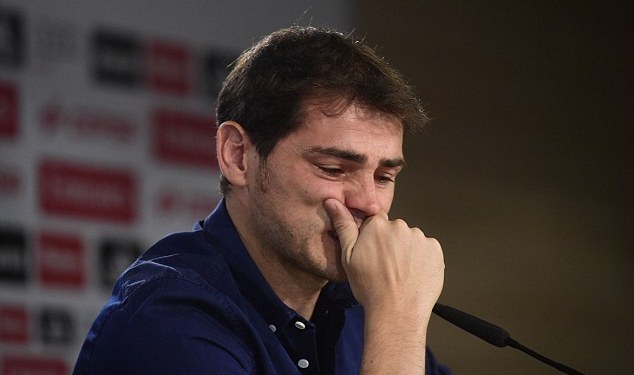 VIDEO: Thủ thành Iker Casillas khóc nghẹn trong ngày chia tay Real Madrid