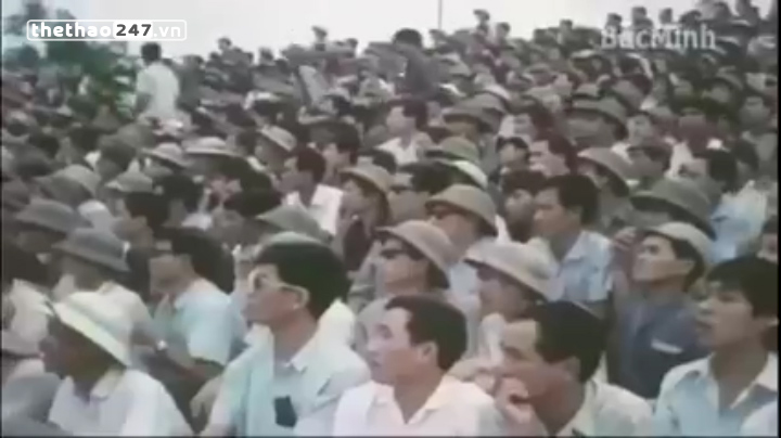VIDEO: Một trận đấu ở thời đỉnh cao của bóng đá Việt Nam trên sân Hàng Đẫy