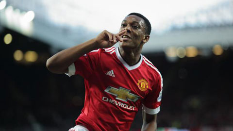 VIDEO: Martial tái hiện hình ảnh Thierry Henry ở Premier League