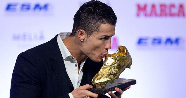 Ronaldo nhận Chiếc giày vàng châu Âu thứ 4 sự nghiệp