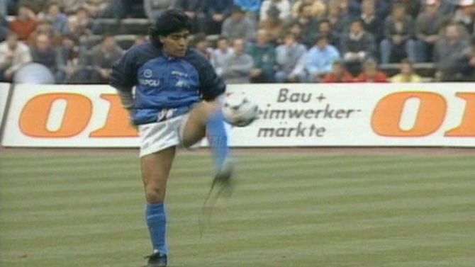 VIDEO: Những hình ảnh ấn tượng hiếm thấy về huyền thoại Maradona