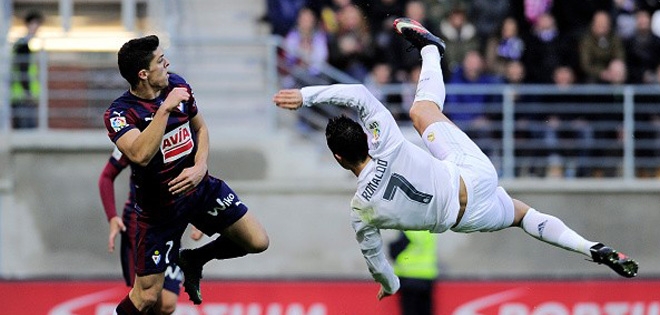 Song sát Bale - Ronaldo giúp Real chiến thắng Eibar