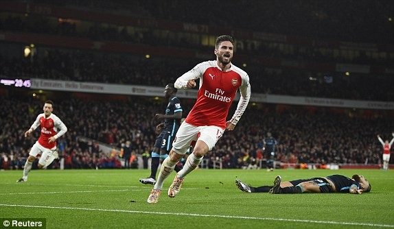 Highlights Arsenal 2-1 Man City: Tam tấu Ozil - Walcott - Giroud tỏa sáng!