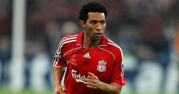Cựu sao Liverpool cập bến đội bóng Singapore