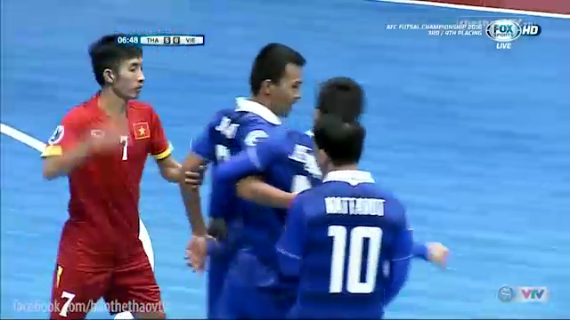 VIDEO: Hành động không đẹp của cầu thủ Việt Nam khi để thua bàn thứ 6