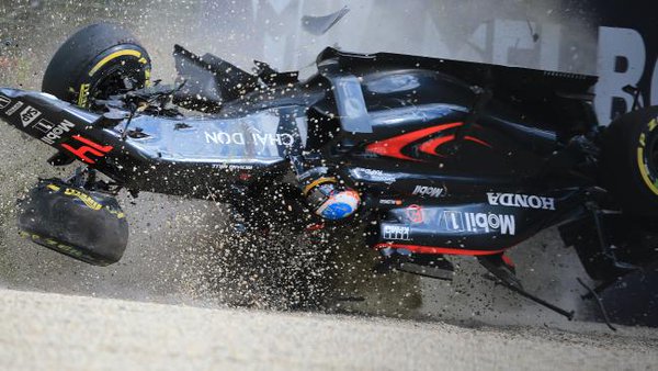 VIDEO: Xe đua Alonso vỡ vụn sau tai nạn kinh hoàng ở Australian GP