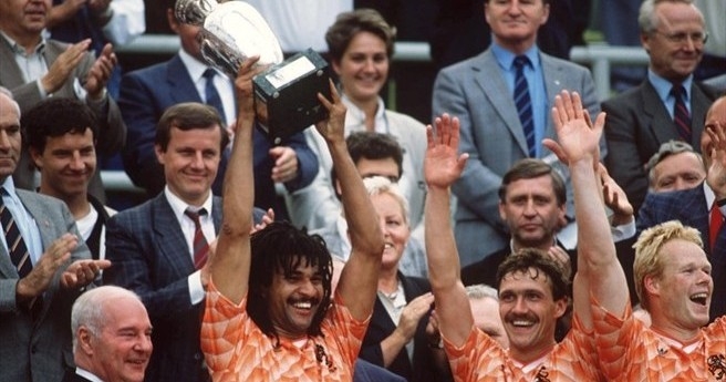 Trước thềm Euro 2016: Nhìn lại Tây Đức 1988, kỳ Euro của cơn lốc màu da cam