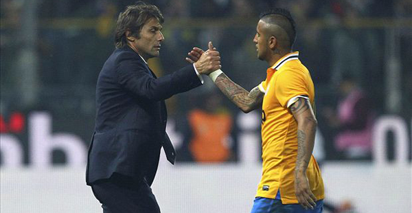 Arturo Vidal úp mở khả năng theo Conte về Chelsea