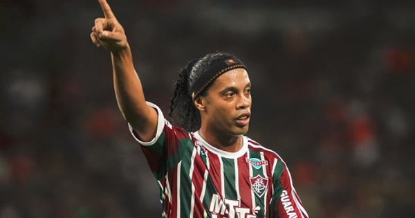Ronaldinho sắp tái xuất?