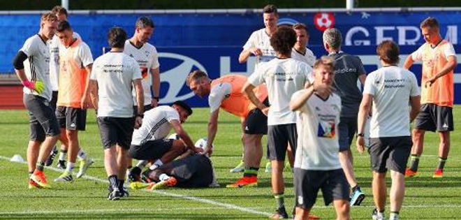 ĐT Đức chia tay ngôi sao đầu tiên trước thềm EURO 2016