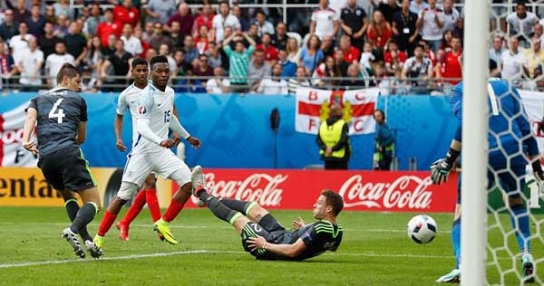 Sturridge tỏa sáng, tuyển Anh ngược dòng hạ xứ Wales