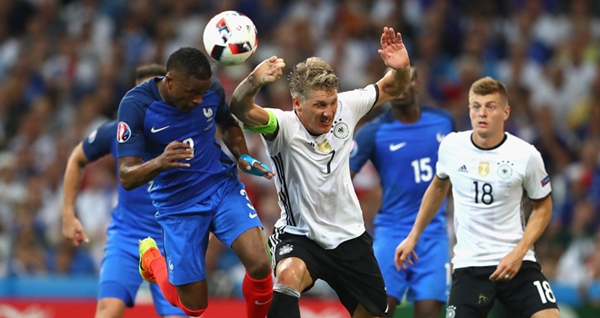 Các chuyên gia nói gì về quả 11m trong trận thắng của Pháp trước Đức?