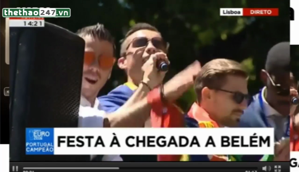 VIDEO: Ronaldo hát cực ngầu trong lễ ăn mừng chức vô địch Euro 2016