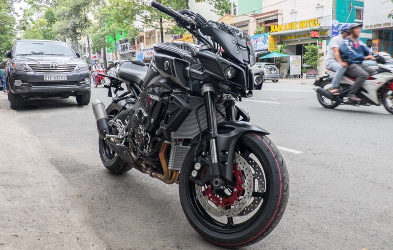 Ngắm qua Yamaha MT-10 2016 đầu tiên cập bến Sài Gòn