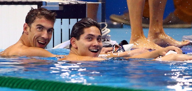 Thần đồng bơi lội Singapore đánh bại Michael Phelps