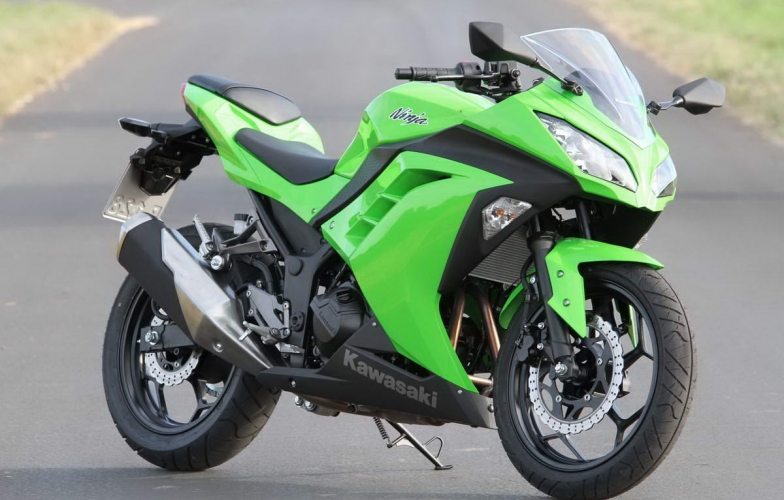 Kawasaki đại hạ giá gần 30 triệu với 2 mẫu Z300 và Ninja 300