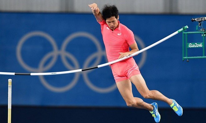 VIDEO: VĐV Nhật Bản làm rơi xà vì tai nạn hy hữu - Olympic Rio 2016