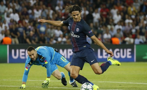 VIDEO: 4 pha bóng chân gỗ của Cavani trước khung thành Arsenal
