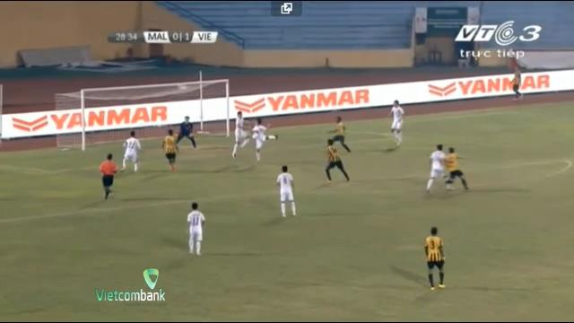 VIDEO: Tình huống suýt phản lưới nhà của cầu thủ U19 Việt Nam