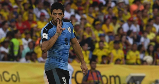 Luis Suarez san bằng kỷ lục World Cup sau 11 năm