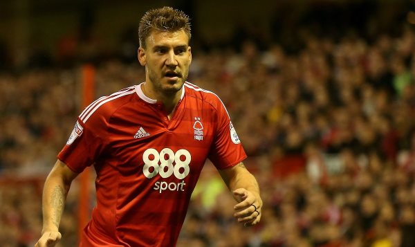 VIDEO: Bendtner kiến tạo đẹp mắt trong chiến thắng của Nottingham Forest