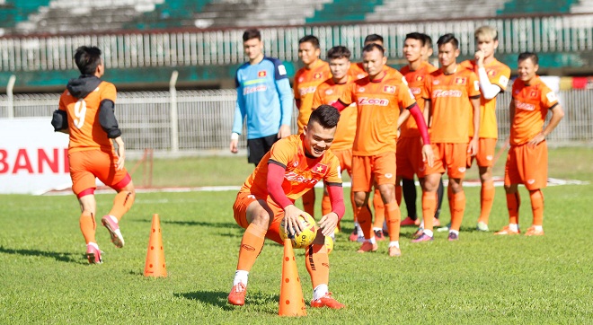 Điểm tin 17/11: Hữu Thắng ngại chất lượng mặt sân tại Myanmar