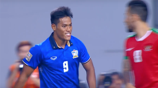 VIDEO: Siroch Chatthong ghi bàn chóng vánh ngay đầu hiệp 2