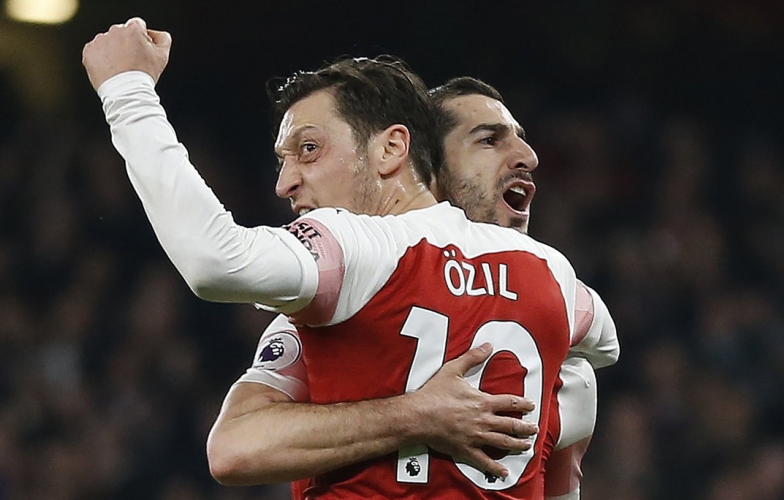 VIDEO: Ozil dứt điểm điệu nghệ mở tỷ số cho Arsenal