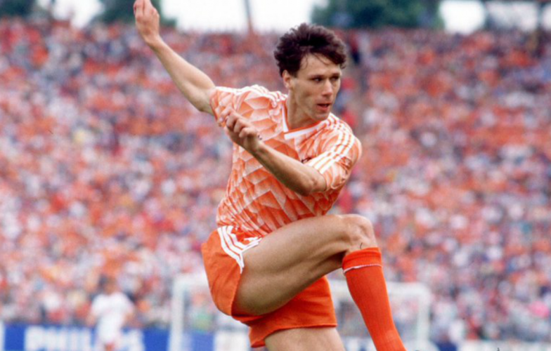 Bàn thắng kinh điển của Van Basten tại CK EURO 1988 - Ngày này năm xưa