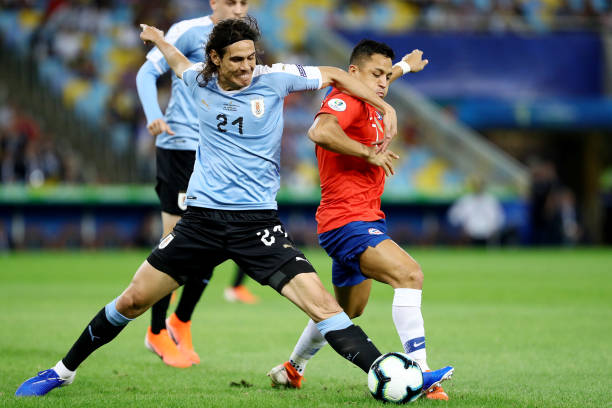 Hạ gục Chile, Uruguay vào Tứ kết với ngôi nhất bảng