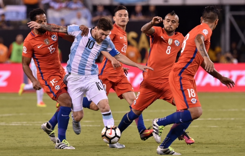 Argentina vs Chile: Cuộc chơi của những người khốn khổ