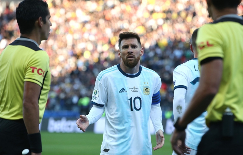 Chấm điểm Argentina 2-1 Chile: Bị thẻ đỏ, Messi vẫn hay nhất