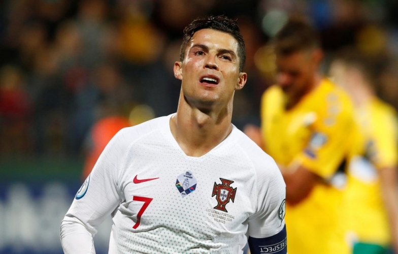 Ronaldo lập poker giúp Bồ Đào Nha đại thắng 