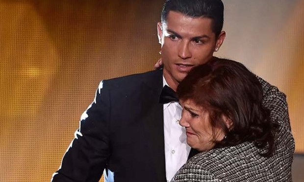 Mẹ Ronaldo nhập viện vì đột quỵ