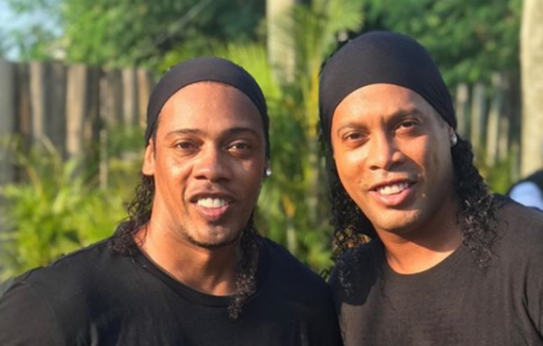 Bản sao Ronaldinho hưởng lợi vì 'bản chính' ngồi tù