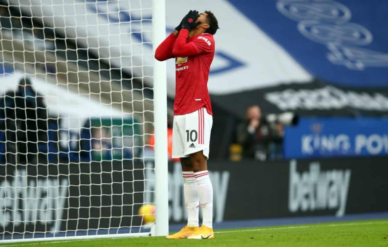 Rashford khiến CĐV Man Utd nóng mắt với pha bóng 'như hết hơi'