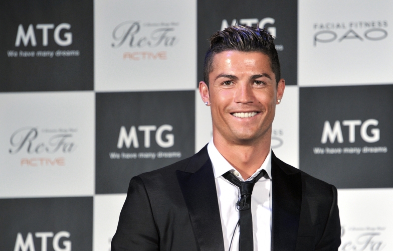 Ronaldo nổi tiếng nhất thế giới, vượt xa Lionel Messi