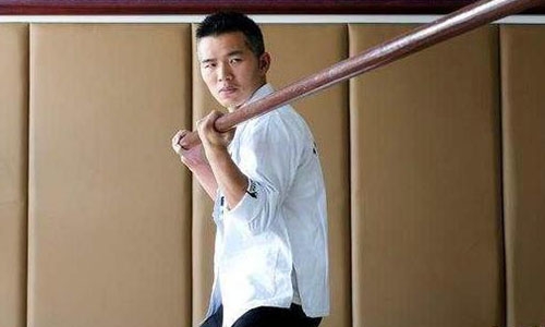 VIDEO: Trận đấu kì lạ giữa đệ tử Diệp Vấn và cô gái vô danh