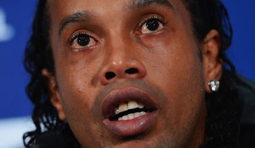Huyền thoại Ronaldinho trở nên suy sụp trong tù