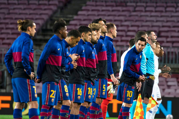 Messi và đồng đội chấp thuận giảm lương để cứu Barca