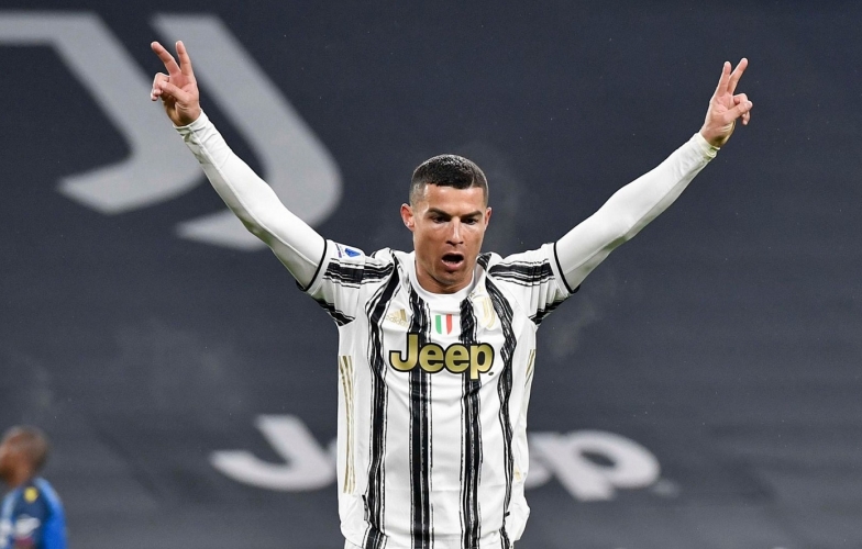 Ronaldo chính thức vượt qua 'Vua bóng đá' Pele