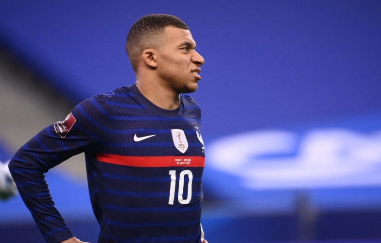 Mbappe bất ngờ khi bị sao MU từ chối bắt tay