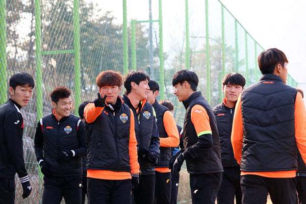 Gangwon FC bất ngờ thua thảm đội bóng 'chiếu dưới'
