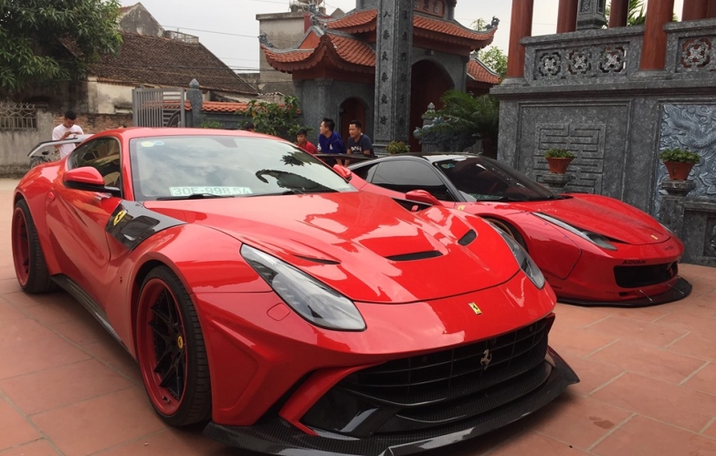 Cặp đôi Ferrari độ độc nhất Việt Nam xuất hiện tại Hải Dương
