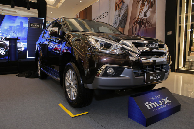 Giá xe Isuzu D-max và mu-X giảm “sốc” tới 200 triệu đồng