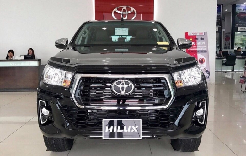 Toyota Hilux: Giá xe lăn bánh 2023, TSKT & đánh giá chi tiết