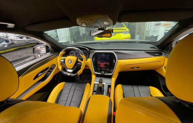 Tưởng ngồi trong Lamborghini, ai ngờ lại là nội thất VinFast Lux A2.0